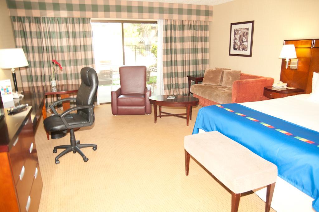 The Hotel Fresno Bagian luar foto
