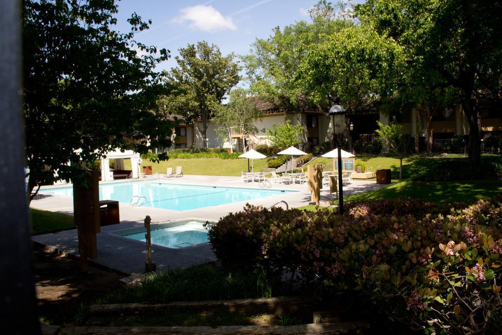 The Hotel Fresno Bagian luar foto