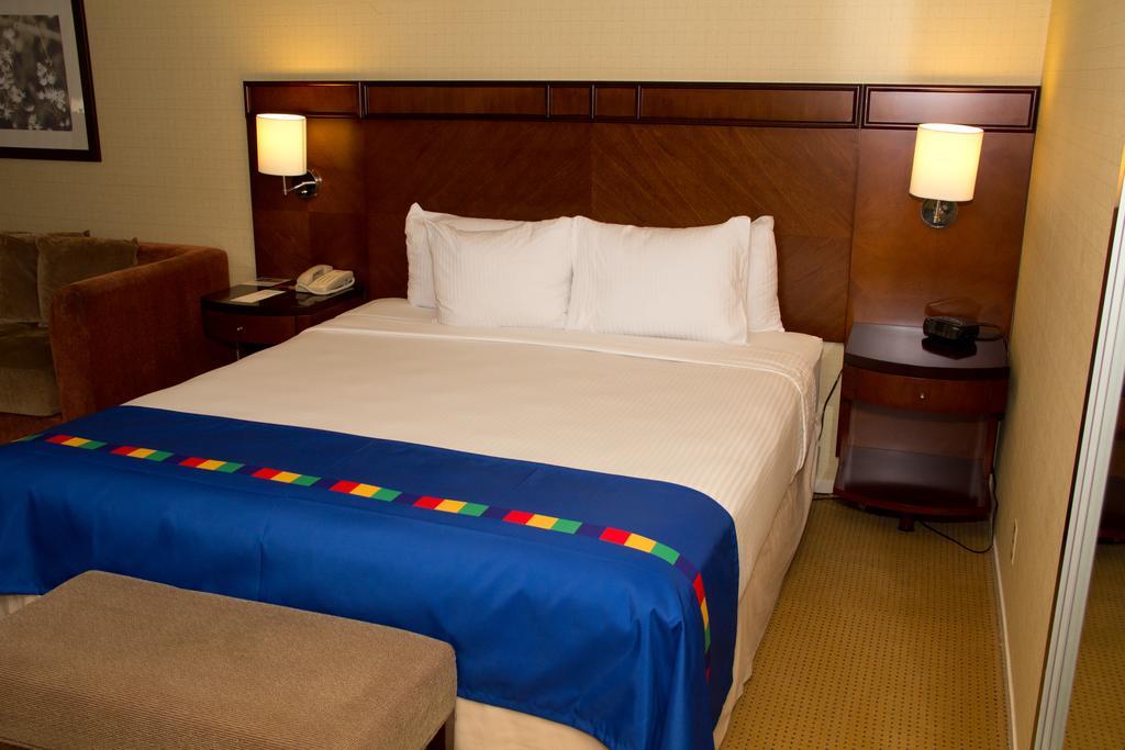 The Hotel Fresno Bagian luar foto