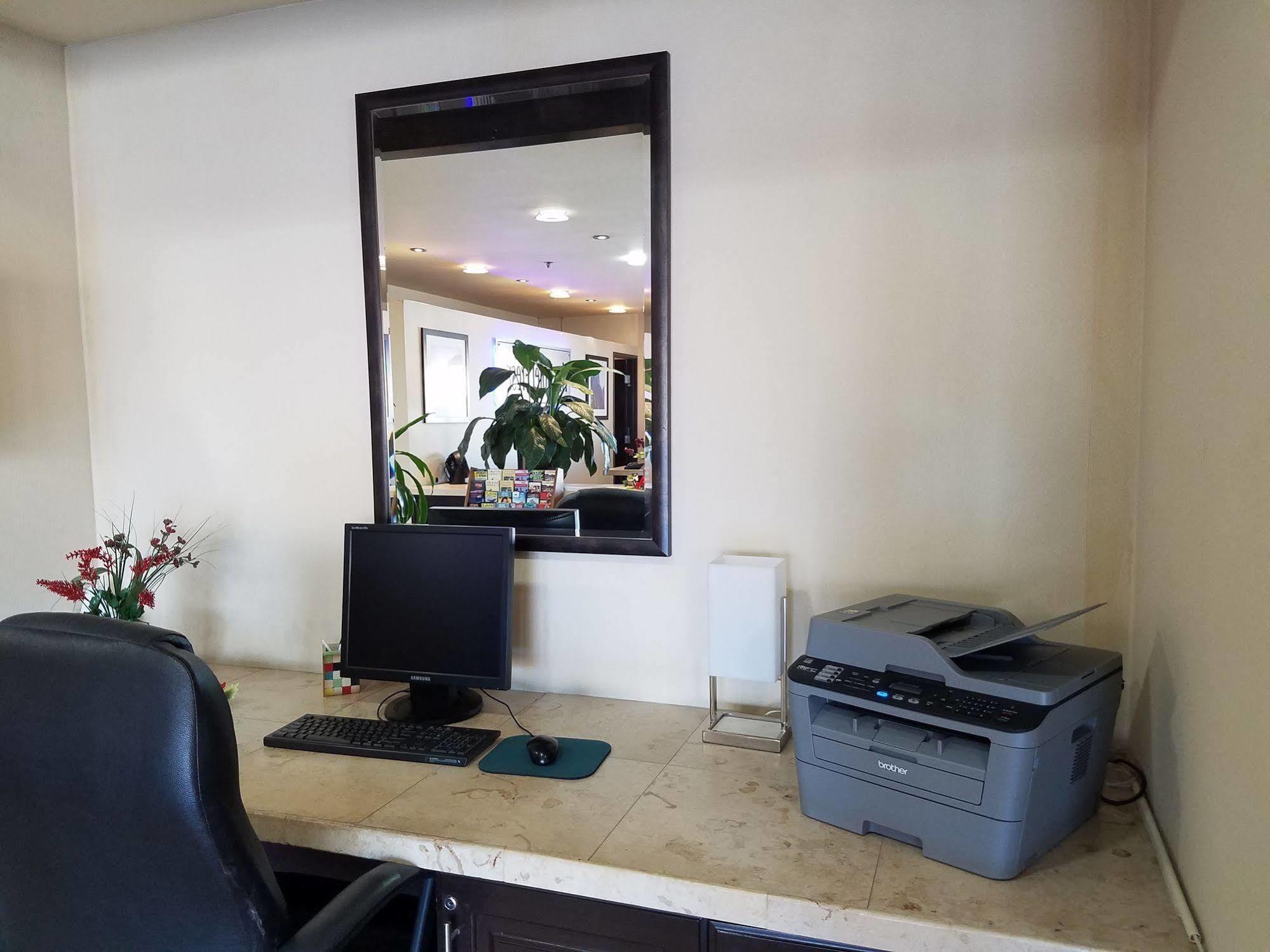 The Hotel Fresno Bagian luar foto